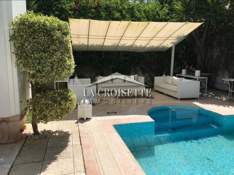 Villa meublée S+3 avec piscine à Gammarth